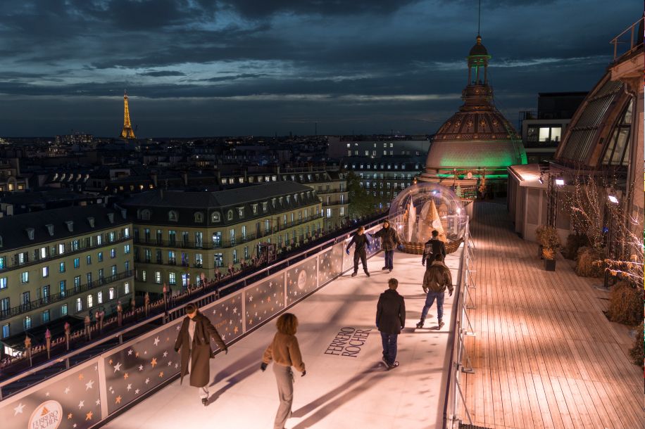 Une patinoire gratuite Ferrero Rocher sur les toits du Printemps Haussmann !