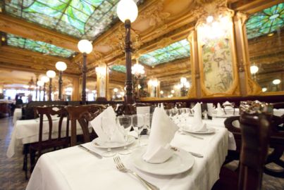 Restaurant insolite à Paris dans une brasserie parisienne de 1900