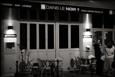Restaurant insolite à Paris où l'on mange dans le noir total