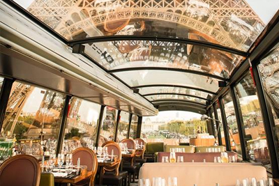 Restaurant insolite dans un bus à Paris