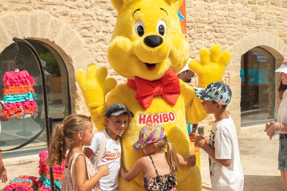 Un village Haribo gratuit s’installe à La Villette : animations, piñatas et surprises