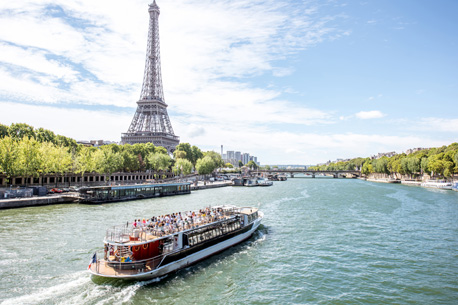 Visitez la capitale autrement : découvrez la balade en bateau