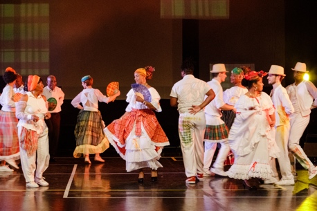 Bal créole gratuit en plein cœur de Paris avec 50 danseurs et 10 musiciens !