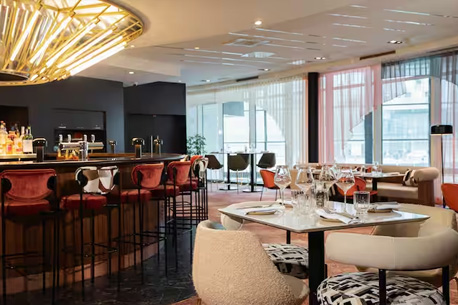 Hilton Paris La Défense & restaurant Muses : une pause élégante au cœur du quartier d'affaires