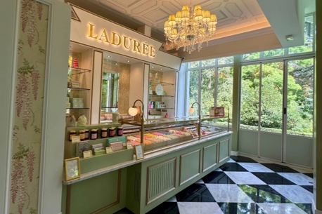 Restaurant romantique Ladurée au Pavillon Gravelle