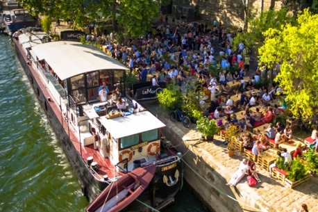 Concerts live, assiettes Frenchy et vue sur la Seine : bienvenue à la Péniche Marcounet !