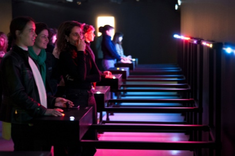 Pulse, l'exposition multisensorielle entre jeux de lumière et vibrations sonores