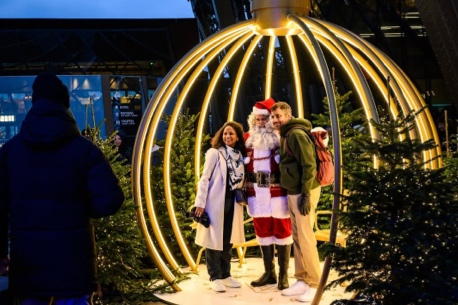 Découvrez le dôme transparent et cosy de la tour Eiffel cet hiver !