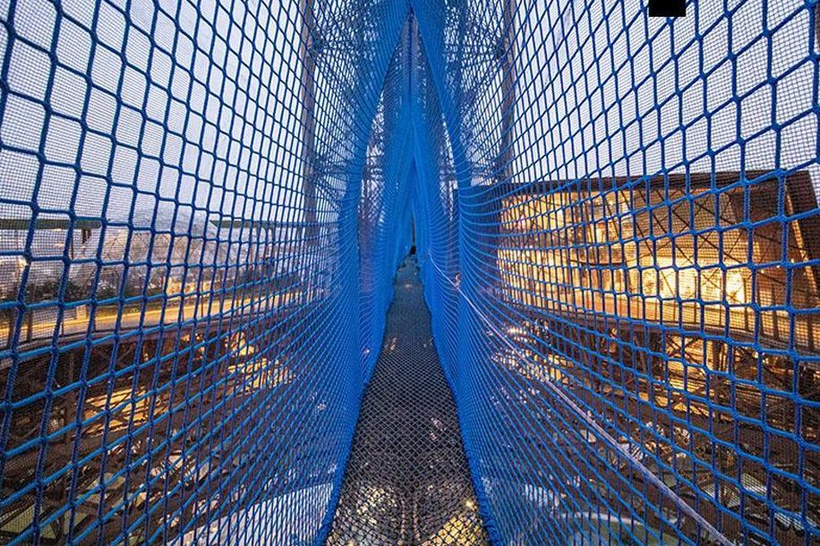 Osez le vertige gratuitement : traversez le pont suspendu de la Tour Eiffel !