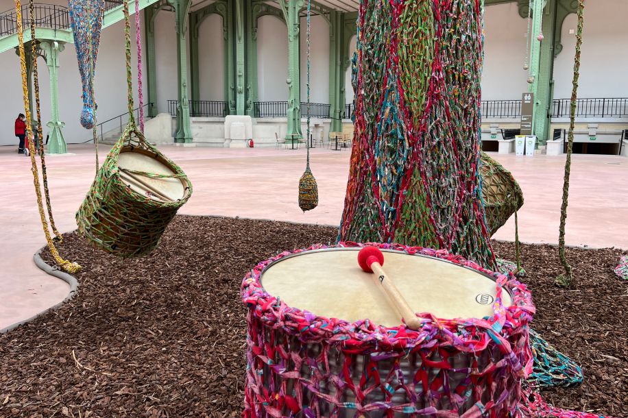 L'installation géante en crochet gratuite d'Ernesto Neto au Grand Palais