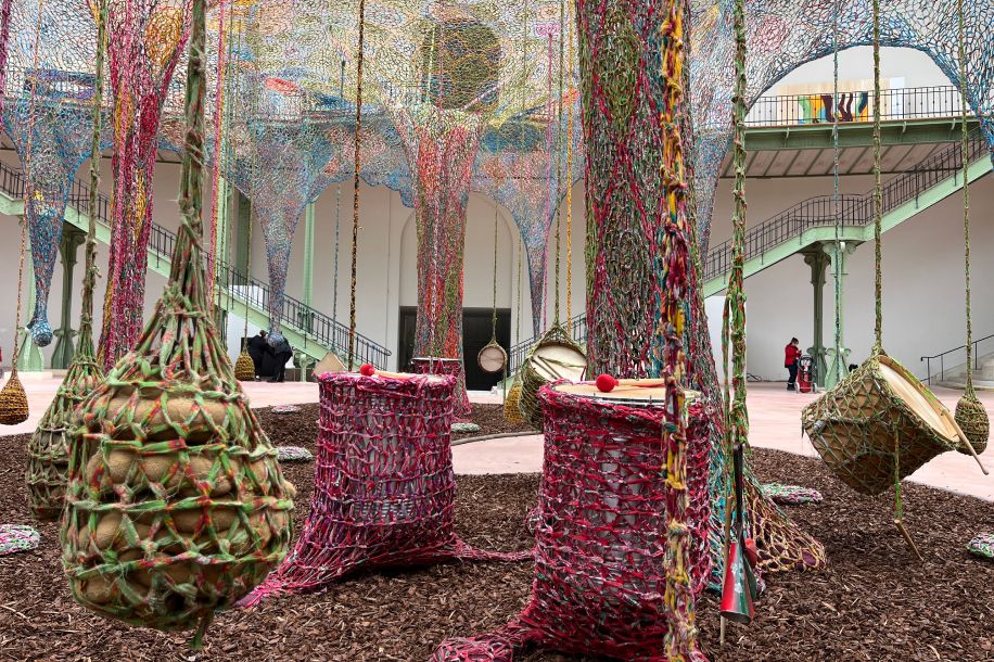 L'installation géante en crochet gratuite d'Ernesto Neto au Grand Palais