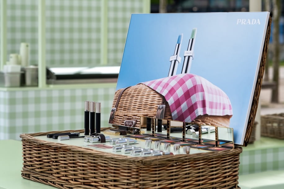 Prada Picnic : le pop up gratuit avec make up, parfums, glaces et surprises à emporter !