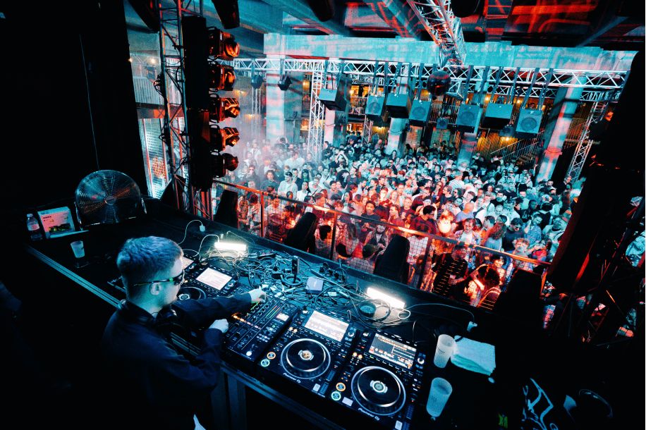 Clubbing en plein air : ce qui vous attend au Kilomètre25 cet été