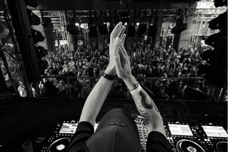 Clubbing en plein air : ce qui vous attend au Kilomètre25 cet été