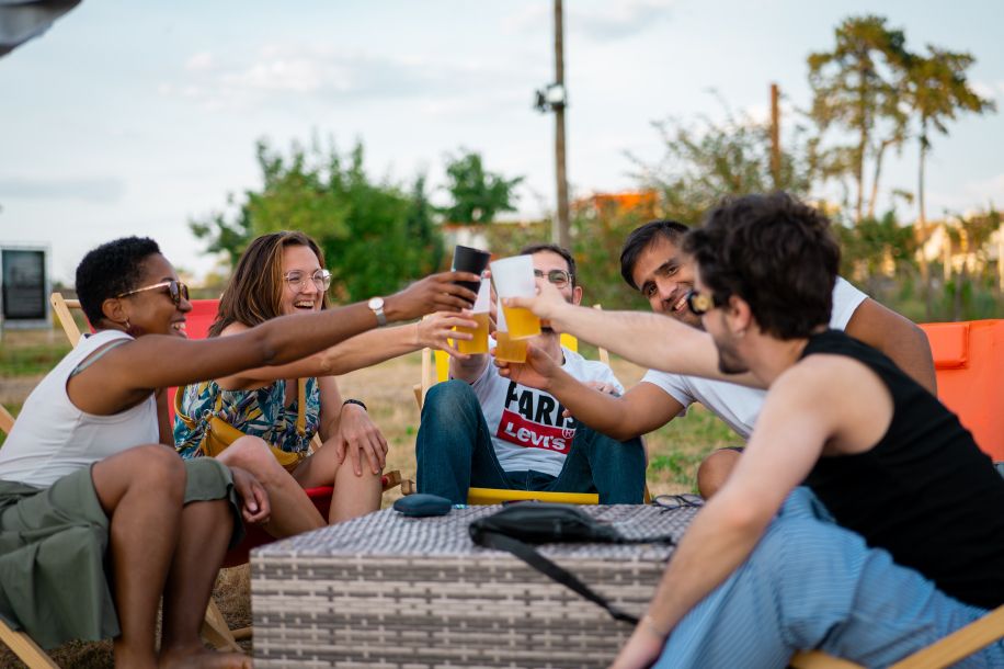 Pique nique électronique gratuit au Château Éphémère : musique, robots et feu d’artifice !