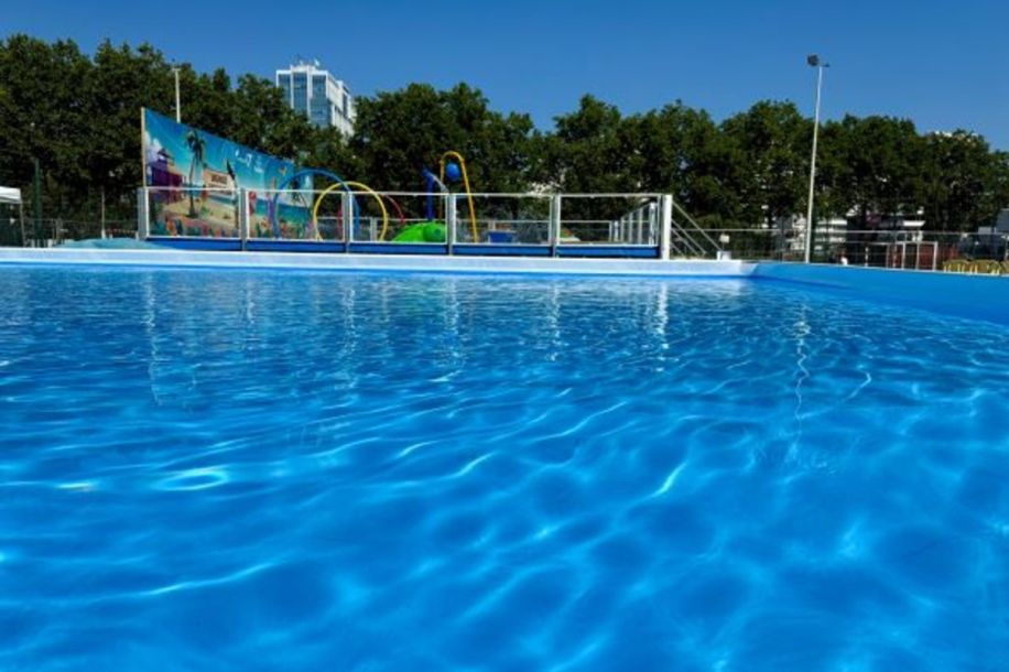 Aquagym gratuite tout l’été dans une piscine extérieure et éphémère du 17e