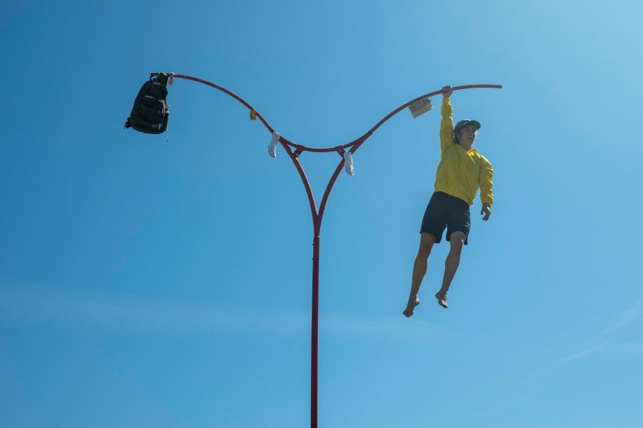 Rouge Merveille : un spectacle gratuit suspendu au dessus du vide
