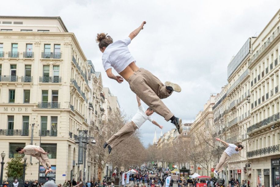Trampolines et voltige : le spectacle gratuit
