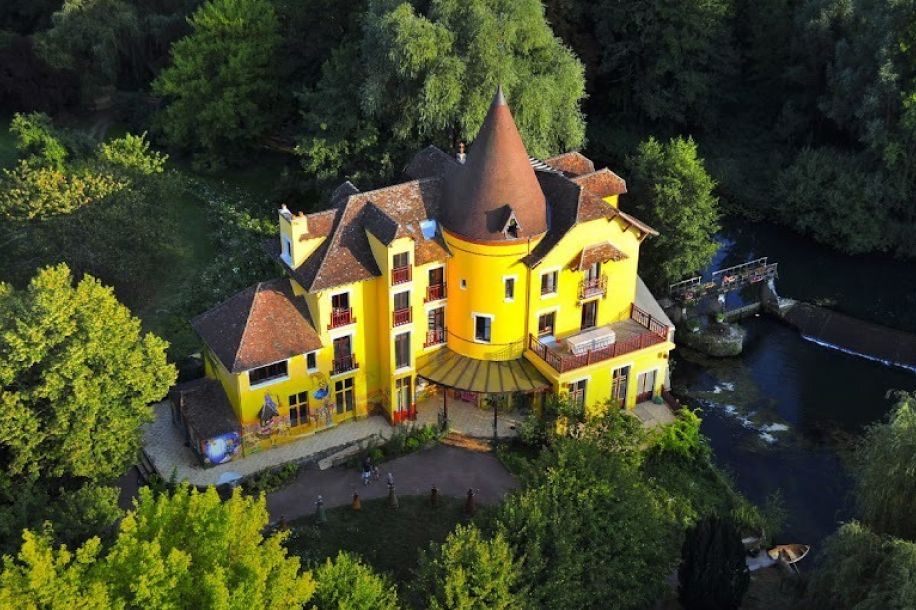 Balade enchantée et insolite au jardin du Moulin Jaune : poésie, de fanfares et fantaisie