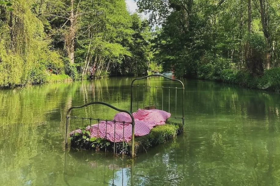 Balade enchantée et insolite au jardin du Moulin Jaune : poésie, fanfares et fantaisie
