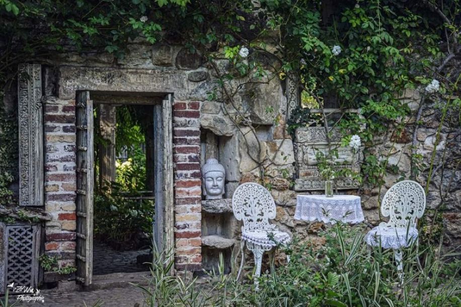 Balade enchantée et insolite au jardin du Moulin Jaune : poésie, fanfares et fantaisie