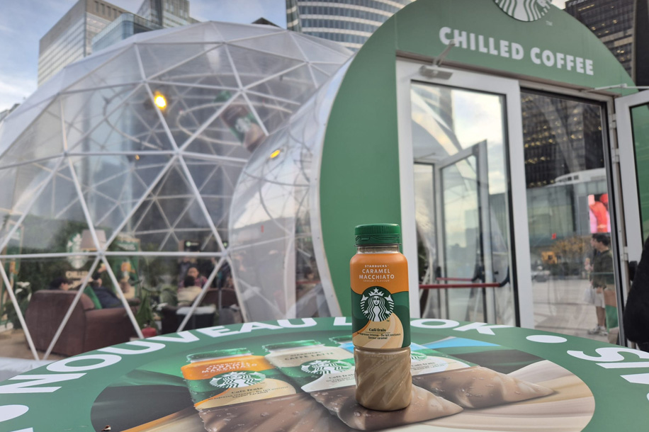 Starbucks installe un café éphémère gratuit dans une bulle sur le parvis de La Défense
