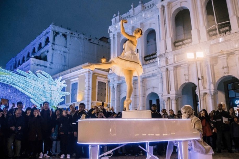 Une parenthèse de danse classique au cœur des lumières de Bercy Village