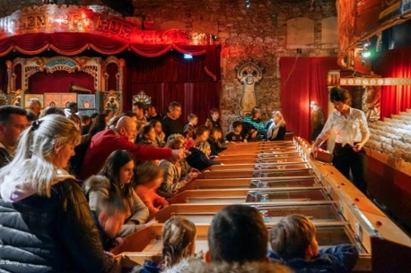 Festival du Merveilleux, spectacle et magie au Musée des Arts Forains 