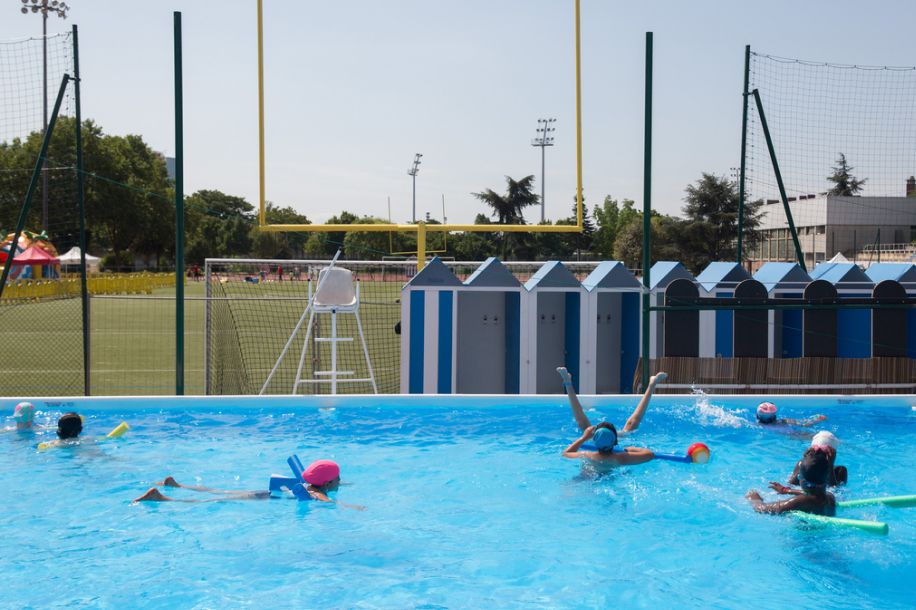 Baignade gratuite et animations familiales au centre Louis Lumière dans le 20e