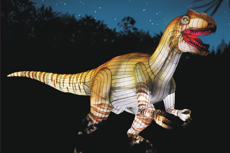 Jurassique en voie d'illumination : voyage nocturne au cœur des dinos !